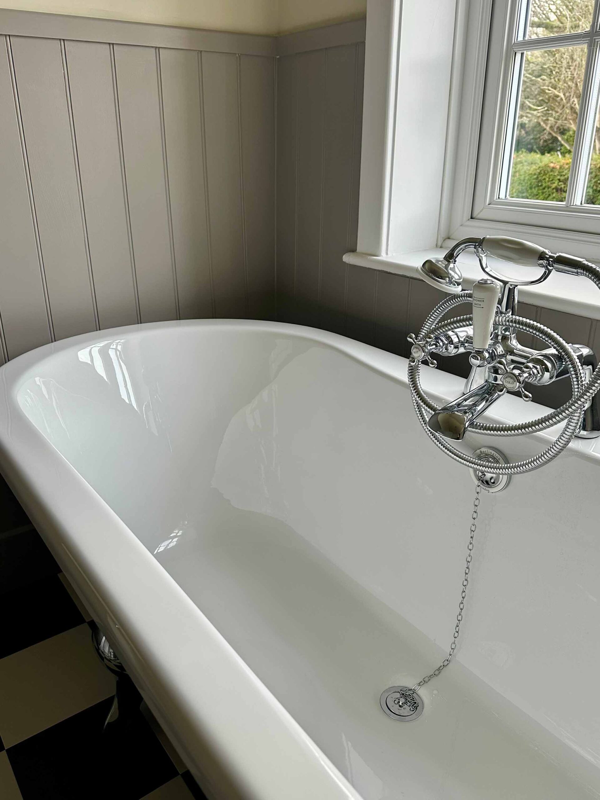 Halton Property Service; Elegant Period-Style Primary En-Suite Transformation in New Milton