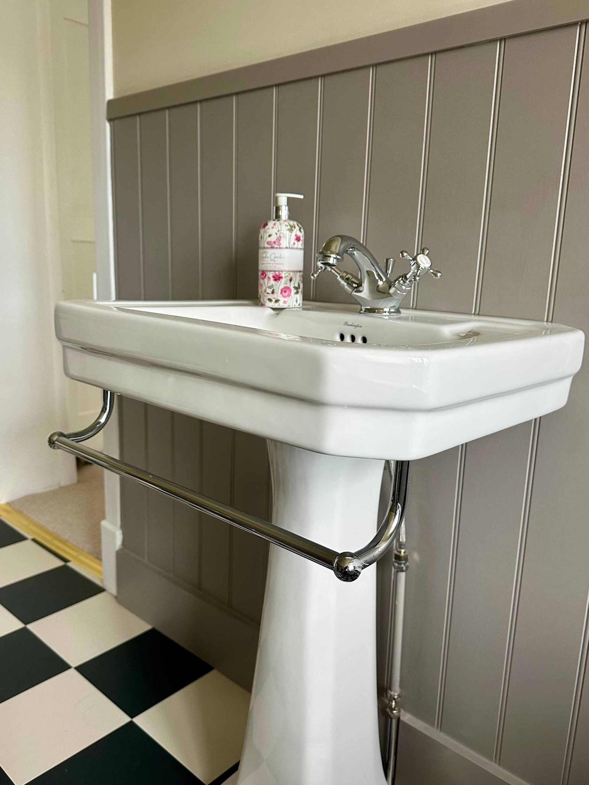 Halton Property Service; Elegant Period-Style Primary En-Suite Transformation in New Milton